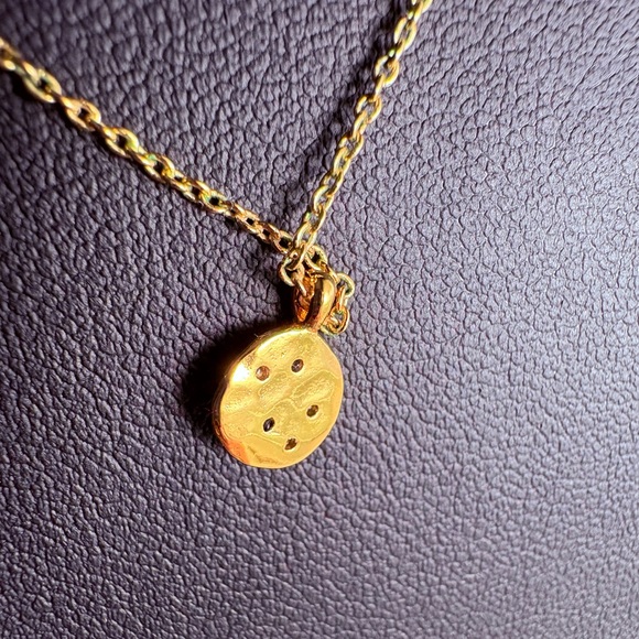 NWOT GORJANA COLLETTE CIRCLE
ADJUSTABLE Gold Hammered Texture Pendant Necklace - Picture 4 of 6